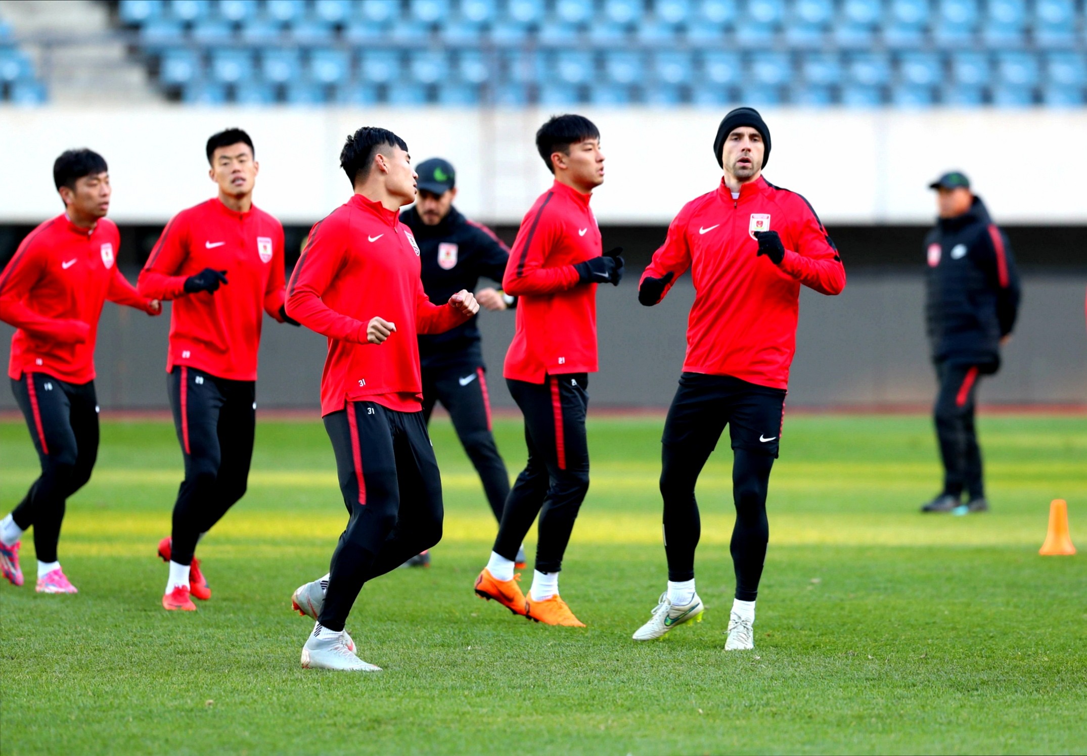 日本运动员英勇拼搏争取胜利